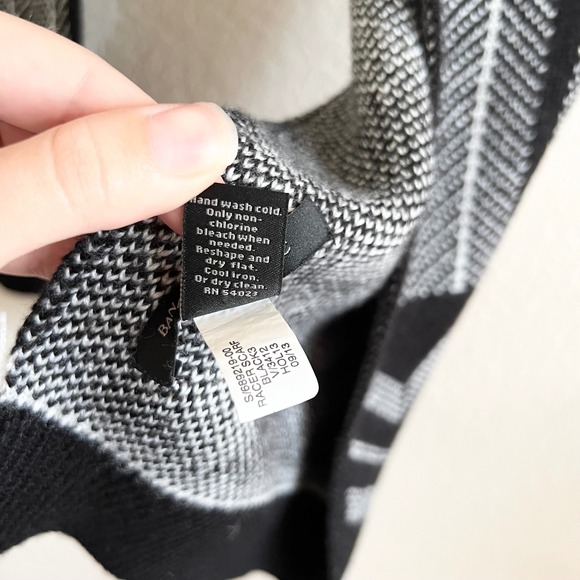 Banana Republic Merino Wool Blend‎ Classic Knit Chevron Striped Scarf - Picture 6 of 10